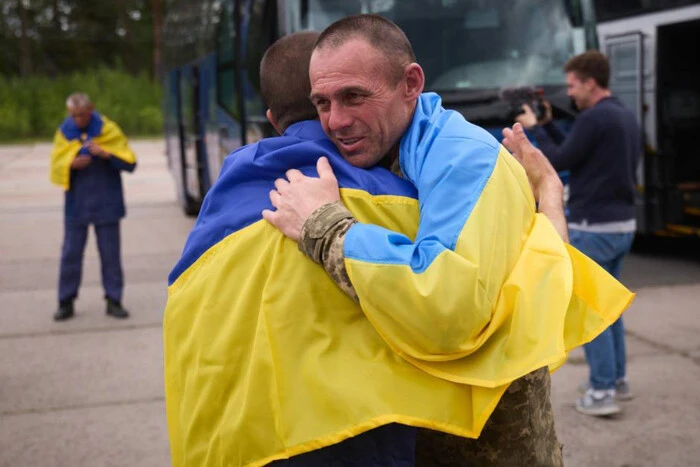 Україна повернула 25 молодих військових із російського полону Звільнення полонених: Україна повернула ще 25 військових