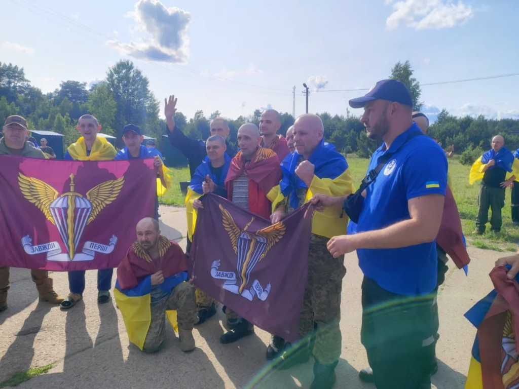 Україна повернула поранених військових із полону під час нового обміну Україна повернула поранених військових із полону під час нового обміну