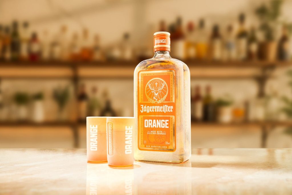 Рекомендації барменів: як пити Jägermeister Orange Дізнайтесь, як правильно пити Jägermeister Orange за порадами барменів. Ідеальні рецепти, поєднання та техніка вживання для цінителів.