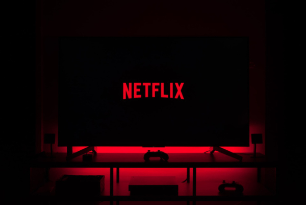 Netflix рассматривает покупку Warner Bros и HBO: что известно