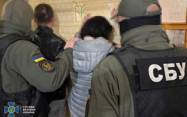 На Дніпропетровщині затримали дезертира та його спільницю, які на замовлення ФСБ готували бомби для терактів