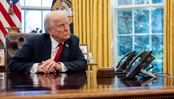 Трамп запровадив мита у 25% на імпортні вантажівки