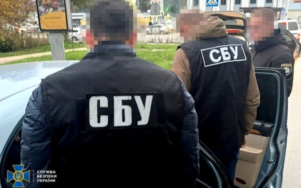 Керівника коледжу з Тернопільщини підозрюють у зарахуванні військовозобов’язаних за гроші на денну форму навчання