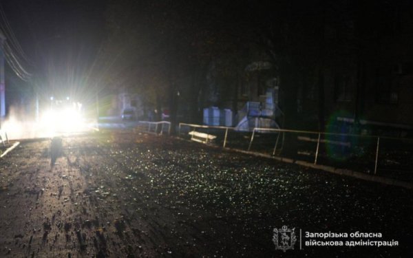 Росіяни атакували Запоріжжя: пошкоджені заклад освіти та адмінбудівля