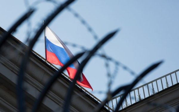 Британия ввела новые санкции против РФ: под удар попали “Лукойл” и “Роснефть”