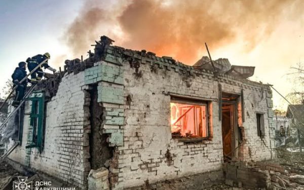 Ворог ввечері вдарив по житловому сектору міста Лозова на Харківщині, постраждали 2 жінки