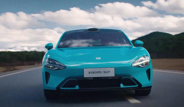 Водія заблокувало в палаючому авто: смертельна аварія призвела до падіння акцій Xiaomi