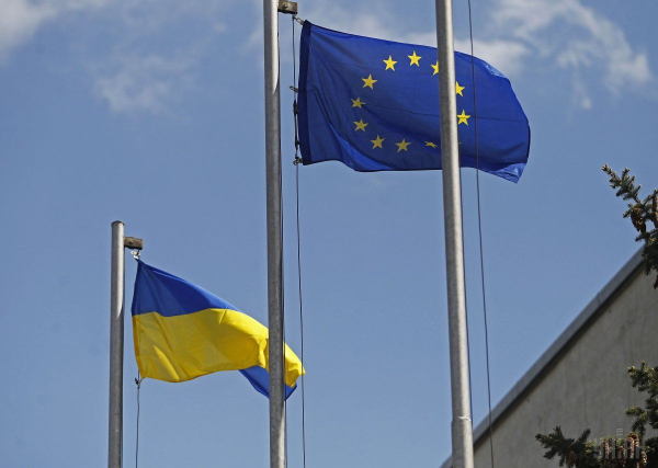 Почалася жорстка гра: ЄС хоче надати Україні допомогу з грошима Росії, чи без них