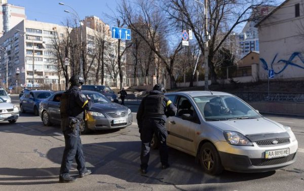 Проверки на блок-постах и право на оружие: какими будут военные полицейские в Украине