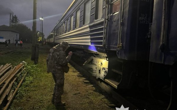 У Бурштині евакуювали пасажирів потягу “Чернівці – Запоріжжя” через повідомлення про замінування