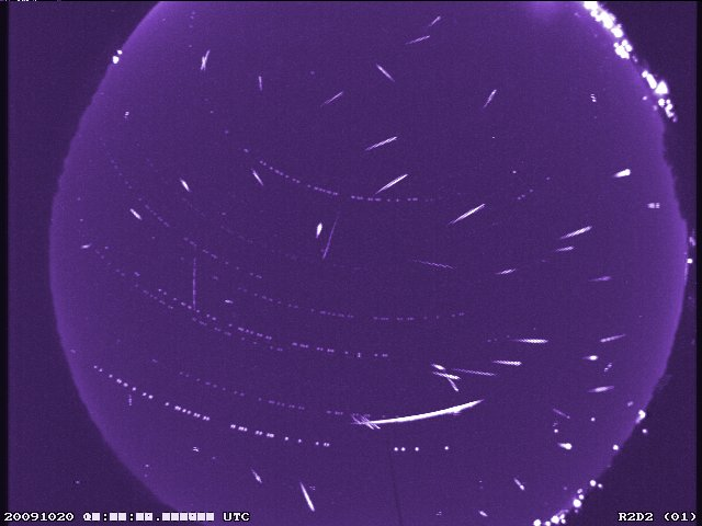 Kiedy zobaczyć deszcz meteorów Orionidów 2025 - dokładna data i najlepszy czas