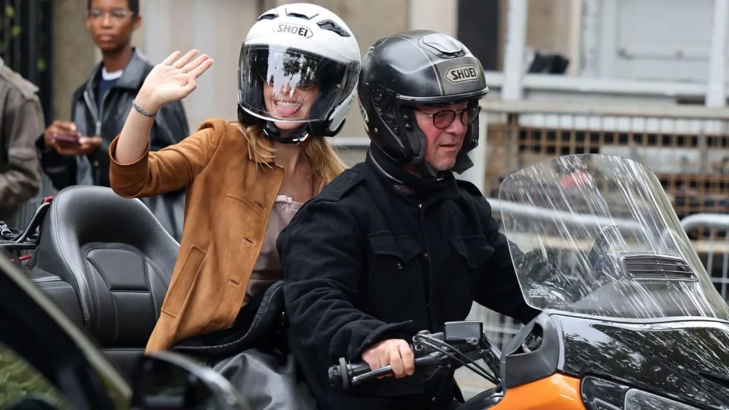 Emma Watson, Nicole Kidman i Margot Robbie pojawiły się na Tygodniu Mody w Paryżu. Chanel, Dior i Miu Miu zaprezentowały swoje wyraziste kolekcje dla gwiazd