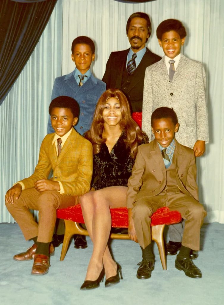 Syn Tiny Turner, Ike Turner Junior, zmarł w wieku 67 lat w Los Angeles z powodu niewydolności nerek. Rodzina i współpracownicy przekazali kondolencje.