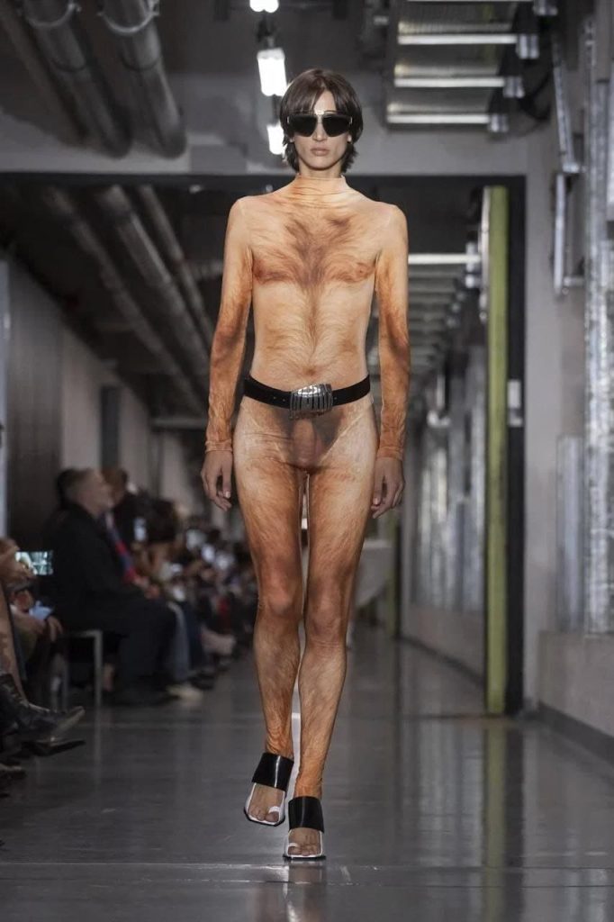 Prowokacja na wybiegu – Jean Paul Gaultier zaprezentował „nagie” show