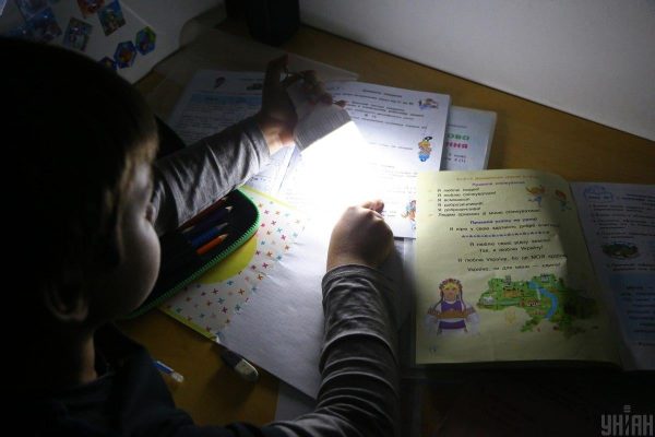 Сотні тисяч українців сидять без світла: в "Укренерго" розповіли, де найгірша ситуація