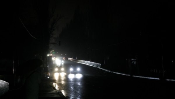 В понеділок графіки відключення світла діятимуть цілодобово у більшості регіонів України