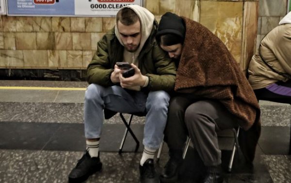 Украинцы массово подаются на “Зимнюю поддержку”: кто и когда гарантированно получит 1000 гривен