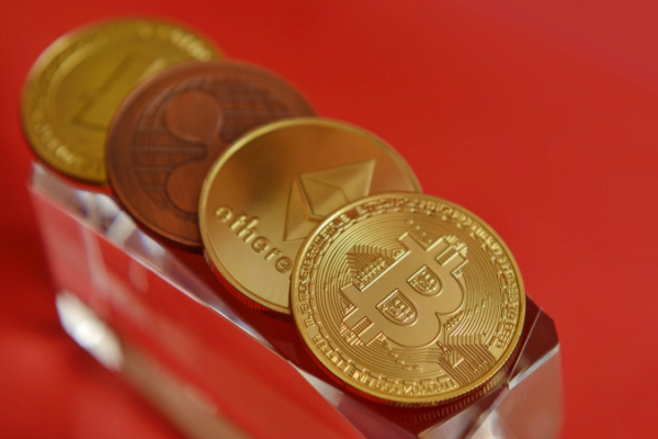Коррекция на крипторынке: первый красный октябрь с 2018 года, но институциональный интерес растет