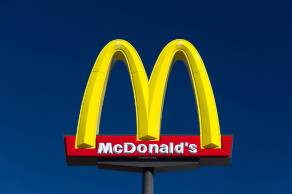 Прибыль McDonald’s не оправдала ожиданий, но продажи в США выросли