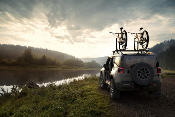 Jeep представила електричний позашляховик зі знімними дверима та величезною батареєю (фото)