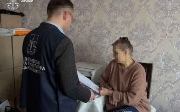 На Донеччині повідомили про підозру жінці, яка 18 років зберігала тіло померлої доньки в квартирі