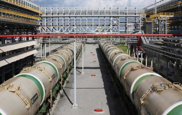 Крупнейший порт РФ возобновил отгрузку нефти после украинской атаки, – Reuters