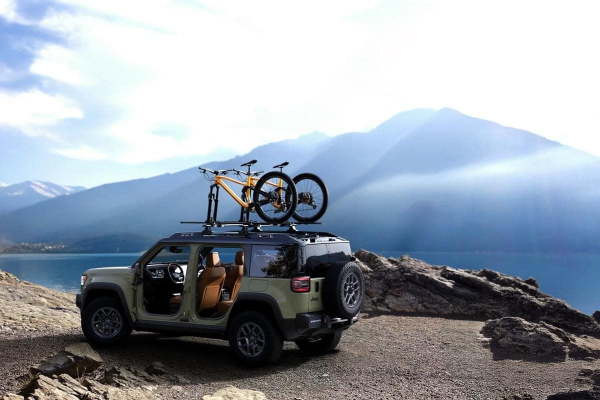 Jeep представила електричний позашляховик зі знімними дверима та величезною батареєю (фото)