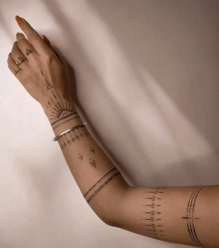 Jeśli we śnie robisz tatuaż – co to symbolizuje