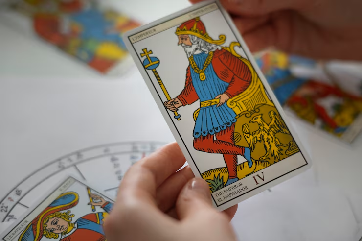 Rozkład Tarota miłosny na 14 listopada dla każdego znaku – energie miłości, emocje, spotkania i przełomowe decyzje