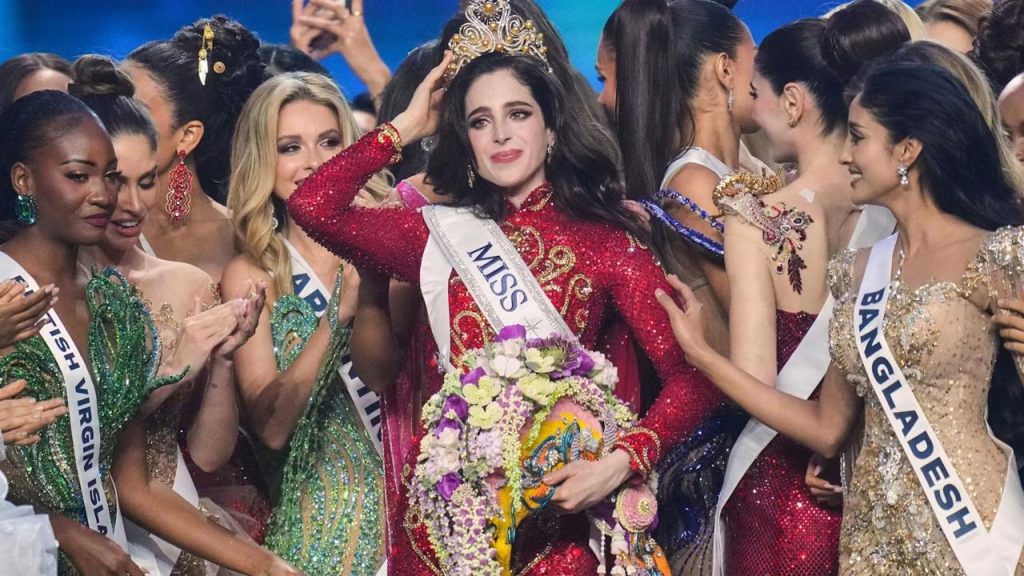 Фатіма Бош із Мексики вперше стала Miss Universe 2025 після гучного скандалу Фатіма Бош із Мексики вперше стала Miss Universe 2025 після гучного скандалу