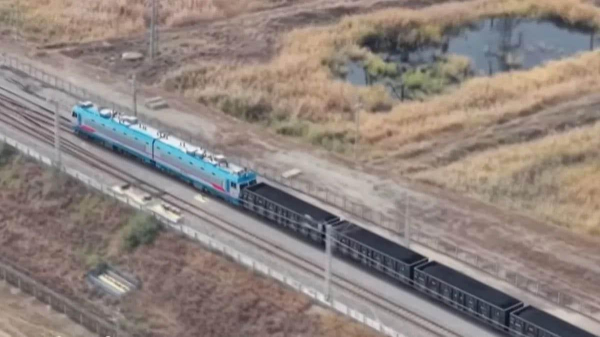 Китай першим у світі випробував важковагові поїзди із системою "віртуального зчеплення"