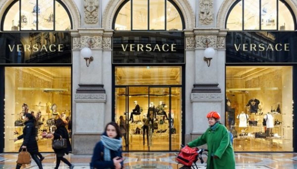 Компанія Prada купила модний дім Versace