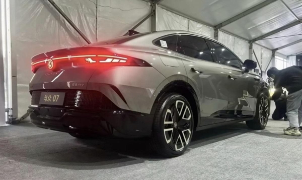 Новий стильний електромобіль Volkswagen із запасом ходу 558 км показали до прем'єри (фото)