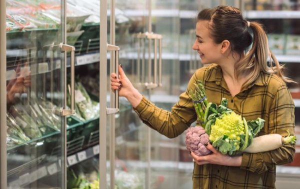 “Зимнюю поддержку” разрешили тратить на продукты: в каких магазинах это уже работает