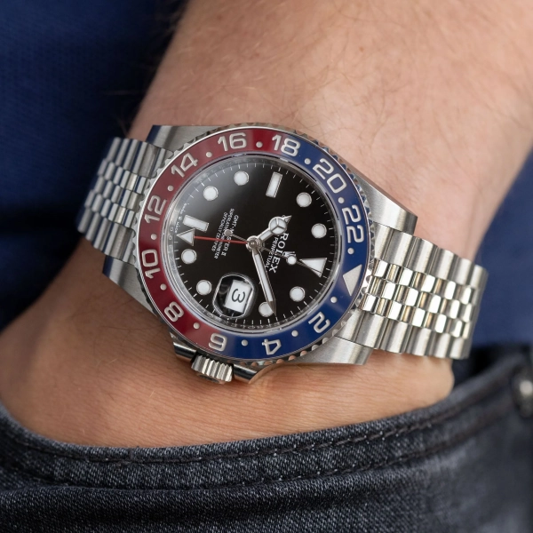 Rolex легализует перепродажу подержанных часов, не зарабатывая на этом
