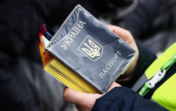 Что будет с паспортом, если не вклеить фото в 25 или 45 лет: разъяснение ГМС