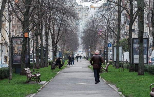 Тепло и почти без осадков: какой будет погода в Украине завтра и когда придет похолодание