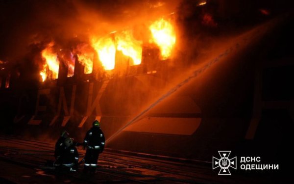 Ракетний удар по Одещині пошкодив судно в порту Чорноморськ, — Зеленський