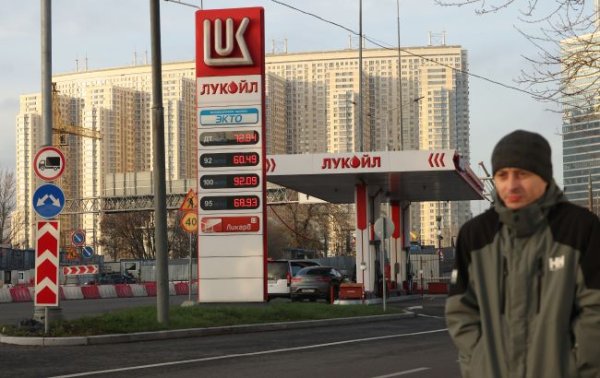 Россияне платят за бензин больше, чем американцы: в чем причина