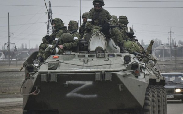 Росіяни почали застосовувати на південних напрямках тактику проривів бронеколонами, – Сили оборони