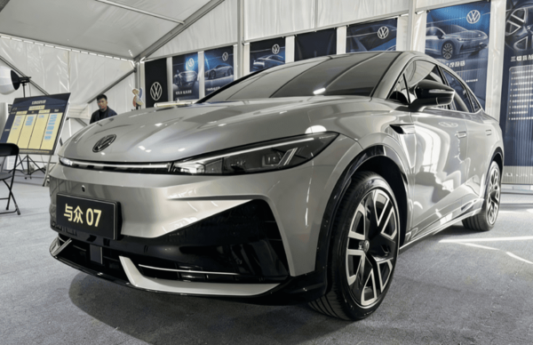 Новий стильний електромобіль Volkswagen із запасом ходу 558 км показали до прем'єри (фото)
