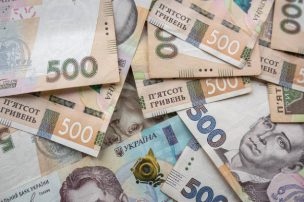 Гривна «тяжелее» лиры и иены: где украинская валюта стоит больше местной