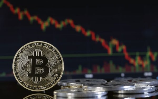 Рынок криптовалют в шоке: Bitcoin резко обвалился ниже 85 000 долларов