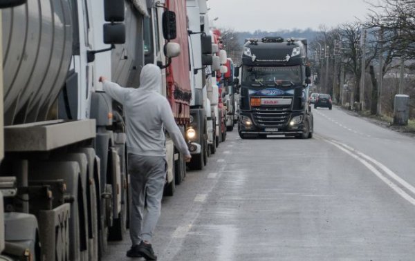 На границе с Румынией ограничивают работу одного из пунктов пропуска: что изменится