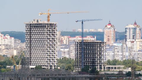 Новостройки дорожают, проектов становится больше: как изменилась “первичка” в Украине в 2025 году