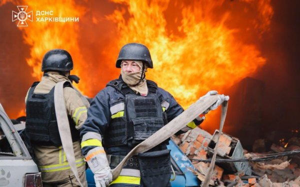 У Чернігові дрон росіян влучив у багатоповерхівку