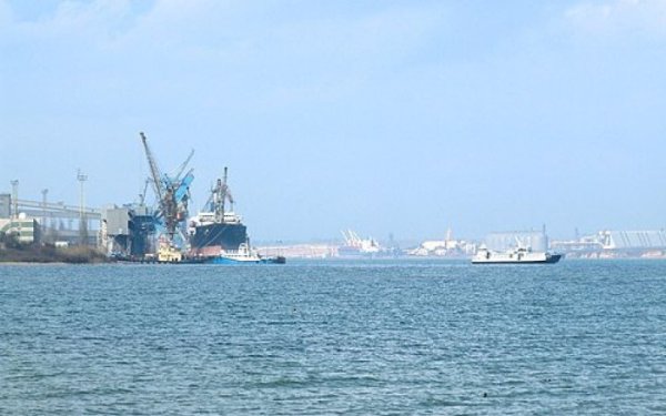 АМПУ повідомила про витік олії в порту “Південний” на Одещині внаслідок російських атак