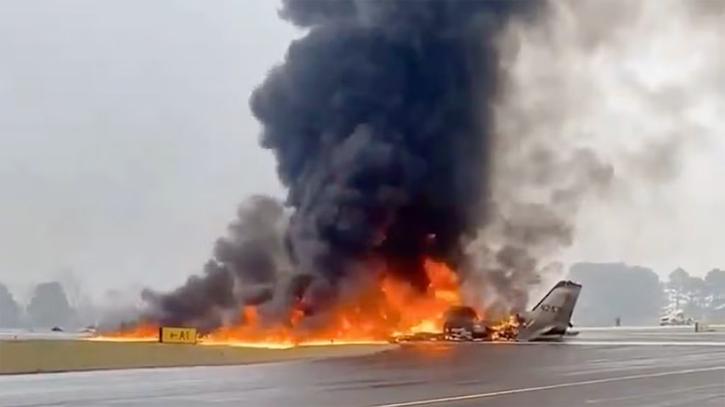 Літак колишнього пілота NASCAR розбився під час заходу на посадку – що відомо про інцидент у Північній Кароліні Літак Cessna C550, зареєстрований на компанію Greg Biffle, зазнав аварії під час посадки в Північній Кароліні. FAA проводить розслідування інциденту.