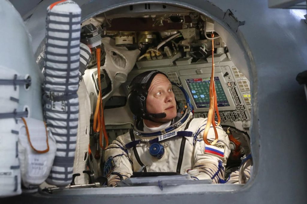 Oleg Artemjew i SpaceX: deputowany i Elon Musk w centrum uwagi
