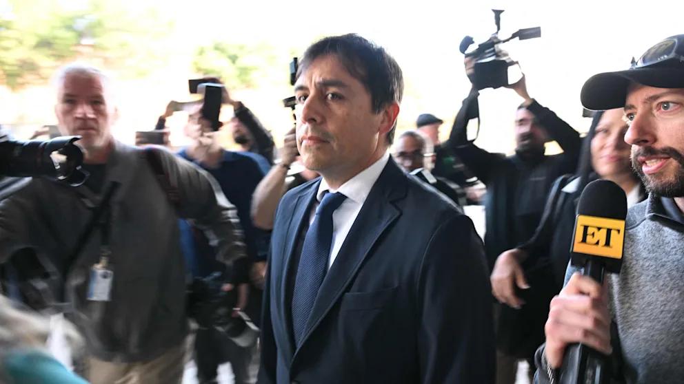 Суд над лікарем, що причетний до смерті Меттью Перрі – 30 місяців ув’язнення Лікар, що призвів до смерті Меттью Перрі, отримав 30 місяців ув'язнення. Дізнайтесь усі деталі судового процесу.
